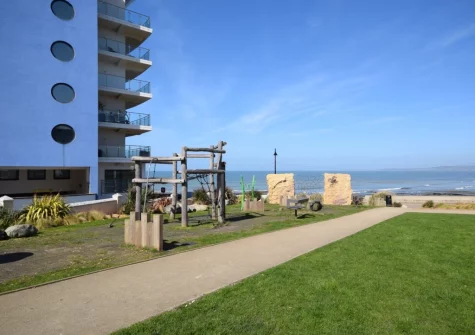Surfers View is in the heart of Westward Ho!, a famous seaside town with a large sandy beach, pubs, restaurants and a variety of shops ‚Äì all a short stroll away
