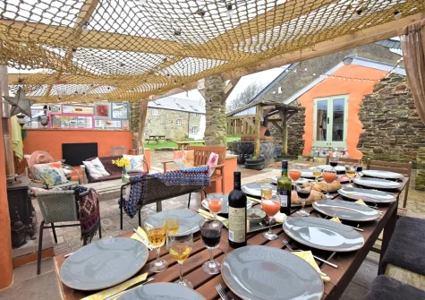 The alfresco dining & outdoor sitting area at Swallows Rest, Laneast