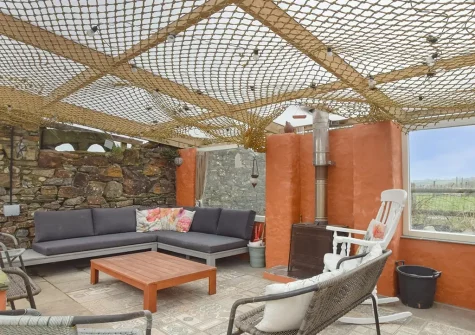 The outdoor sitting area at Swallows Rest, Laneast