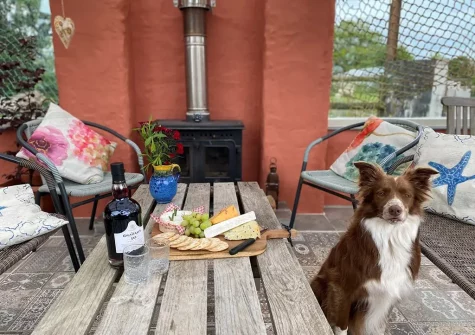 The outdoor sitting area at Swallows Rest, Laneast