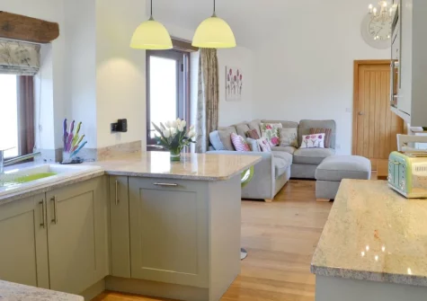 The living area & kitchen at Swallows Retreat, Edistone