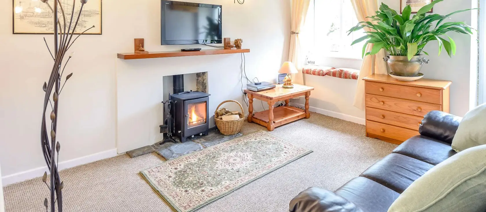 Swallows Return, Woolfardisworthy is a charming two-bedroom cottage retreat nestled in a peaceful village setting surrounded by rolling countryside. Enjoy cosy interiors, wood burner, enclosed garden, and easy access to North Devon's coastline.