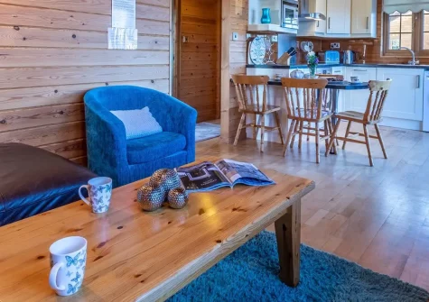 Swift Lodge Seventeen, Clovelly Lakes, Higher Clovelly, is a charming two-bedroom lakeside lodge within a 320-acre farm. Enjoy five fishing lakes, woodland walks, and easy access to North Devon's best attractions. Perfect for families.