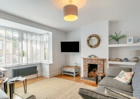 The living room at Syringa, Beer