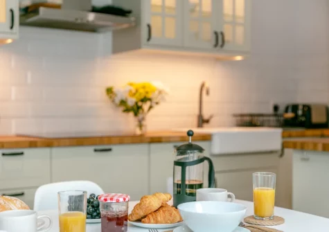 The kitchen & dining area at Syringa, Beer