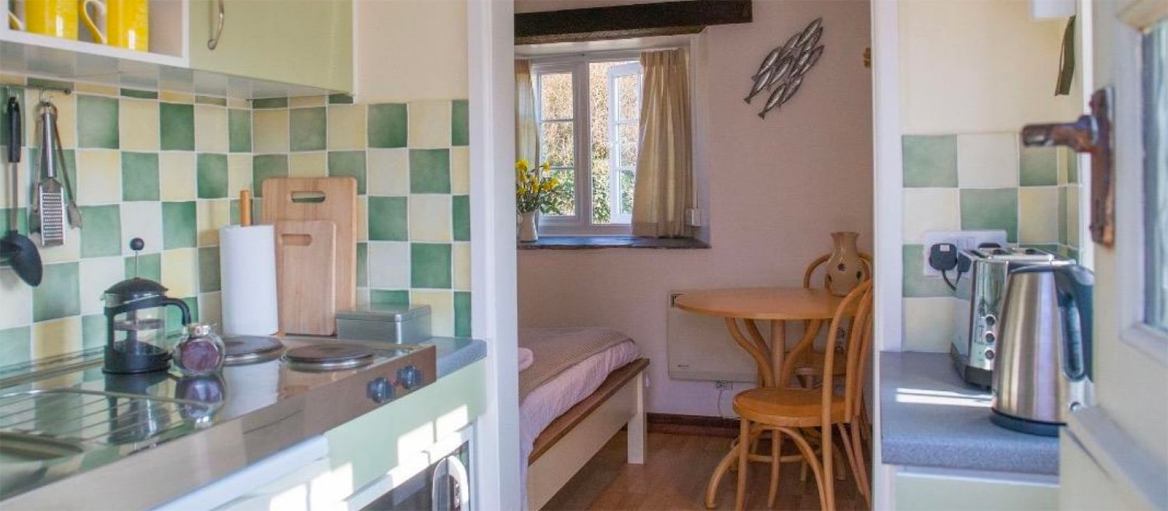 The Tack Room is a pleasant one bedroom studio for two with rural / sea views near Hartland. The kitchen is perfect for cooking breakfast before heading out exploring. There's a bedroom, shower room (no sitting area), patio and spa with hot tub & sauna.