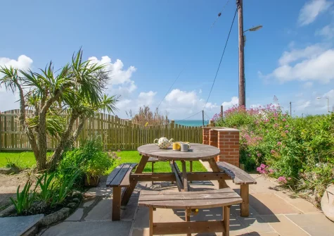 The patio, barbecue & alfresco dining area at Tamarind, Porthleven