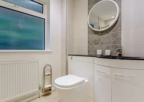 The shower room at Tamarisk, Downderry