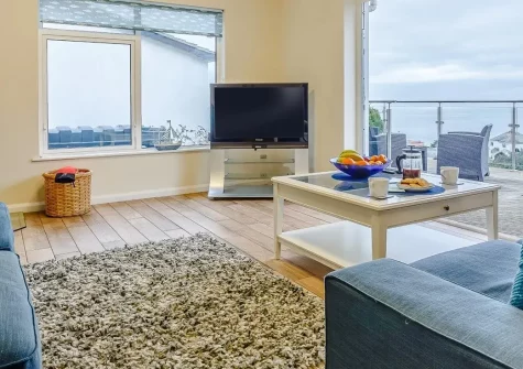Tamarisk, Downderry is a stunning hillside coastal retreat with breathtaking sea views, modern amenities, and beautiful terraced gardens. Perfect for exploring Cornwall's treasured south coast, charming fishing harbours, and sandy beaches.