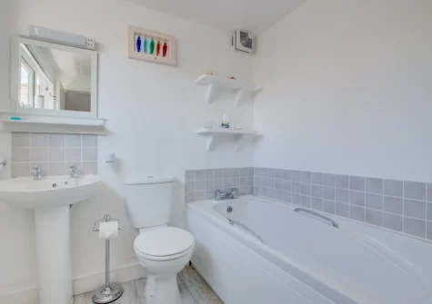 The bathroom at Tamarisk, Mousehole
