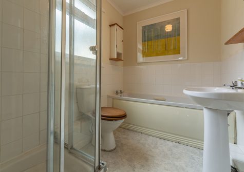 The bathroom at Tamarisk, Polzeath