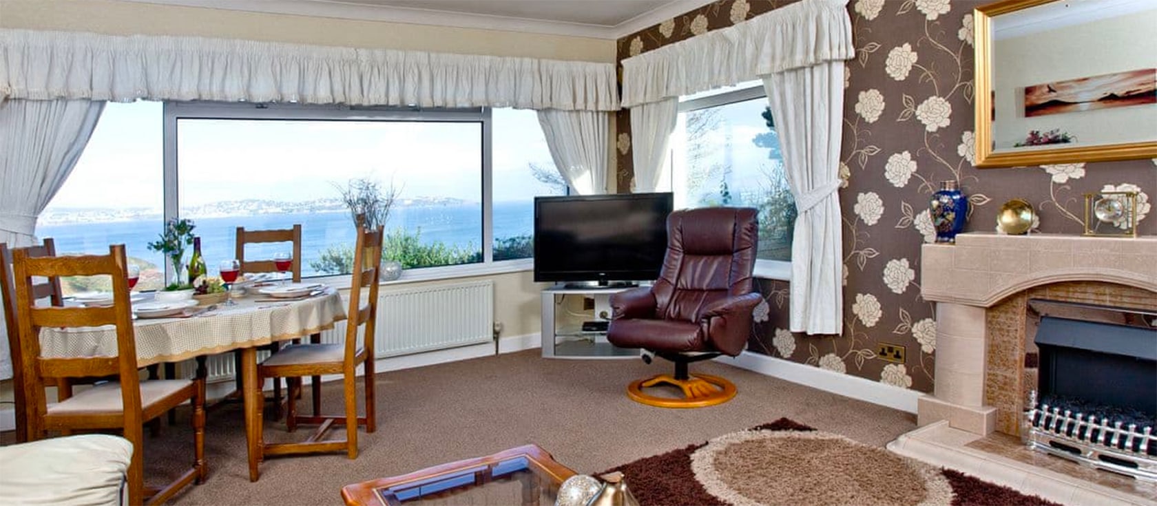 Tanna Nivas is a spacious three bedroom house in Paignton with stunning coastal views. Comfortably sleeping six to eight, it has a private garden and direct access to the South West Coast Path. The sandy beach and waterpark are within easy walking distance.