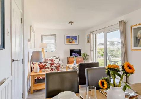 The living & dining area at Tarka Sands, Instow