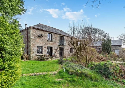 Tawnawood is a warm & cosy converted Cornish barn with rustic yet charming interiors and wood burning stove