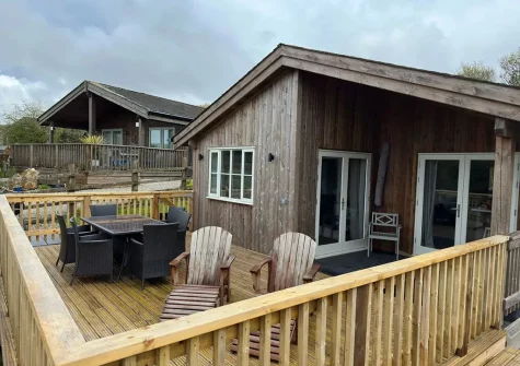 The decked patio, alfresco dining & outdoor sitting area at Tawny Owl, Winnard's Perch