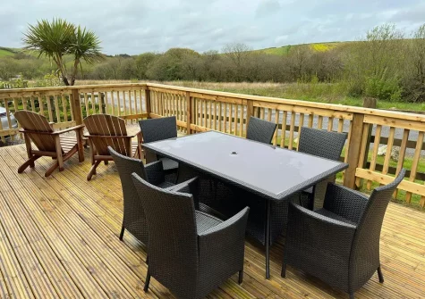 The decked patio, alfresco dining & outdoor sitting area at Tawny Owl, Winnard's Perch