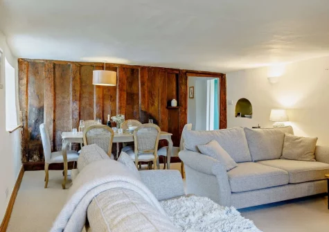 The living area at Thatch View Cottage, Roborough