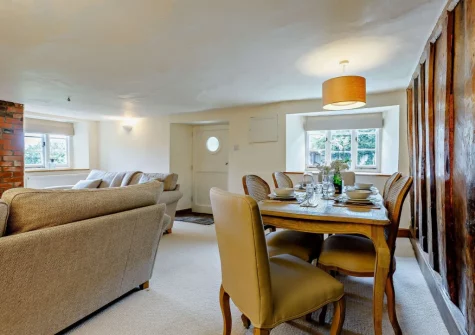 The dining area at Thatch View Cottage, Roborough