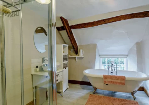The bathroom at Thatch View Cottage, Roborough