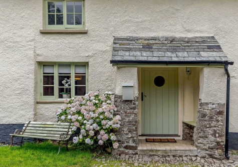 The front garden & outdoor sitting area at Thatch View Cottage, Roborough