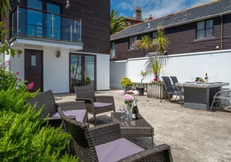 The courtyard, alfresco dining & outdoor sitting area at The Anchorage, Falmouth