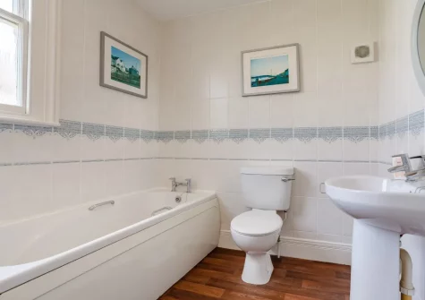 The bathroom at The Anchorage, Instow