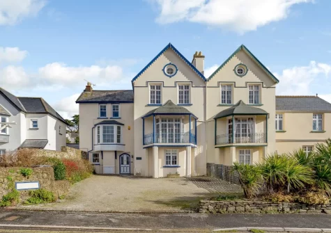 The Anchorage is within easy walking distance of the local pubs & deli