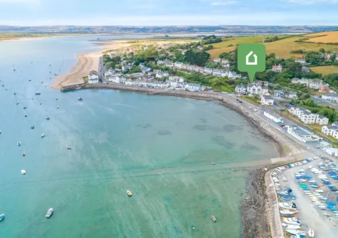 The Anchorage is positioned right on the quayside in the charming village of Instow