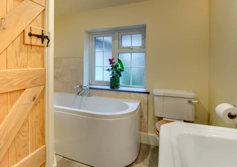 The second bathroom at The Ancient Cottage, Looe