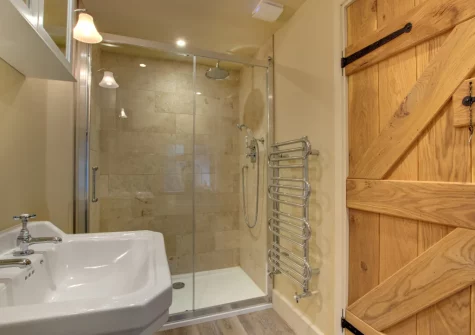 The second bathroom at The Ancient Cottage, Looe