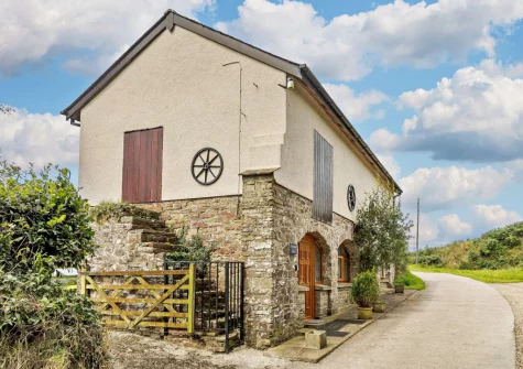 The Arch Barn is stunning reverse-level rural detached barn conversion with lovely features including arched windows & a wood burner
