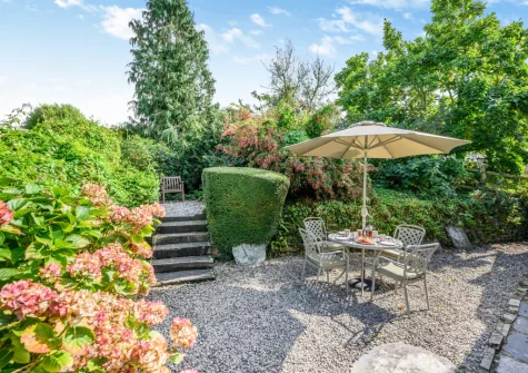 The patio, barbecue, alfresco dining area & garden at The Aviaries, St Teath