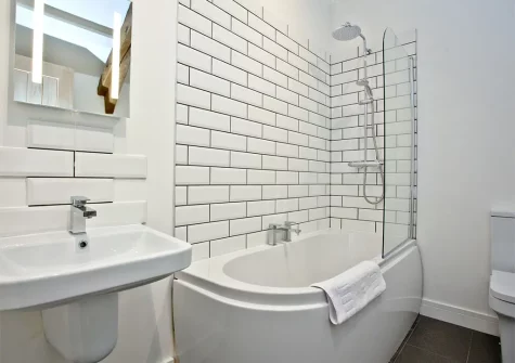 The bathroom at The Barn, 22 At The Beach, Torcross