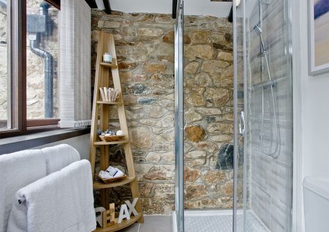 Bedroom #1 en-suite at The Barn in Lanhydrock, Trebyan