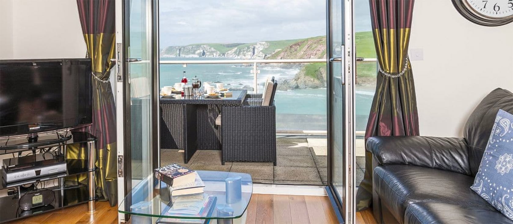 The Bay is perched high on the cliffs above Challaborough Beach at Bigbury-on-Sea and benefits from stunning sea views which can also be enjoyed from the large balcony - perfect for enjoying a glass of wine whilst watching the sun go down.