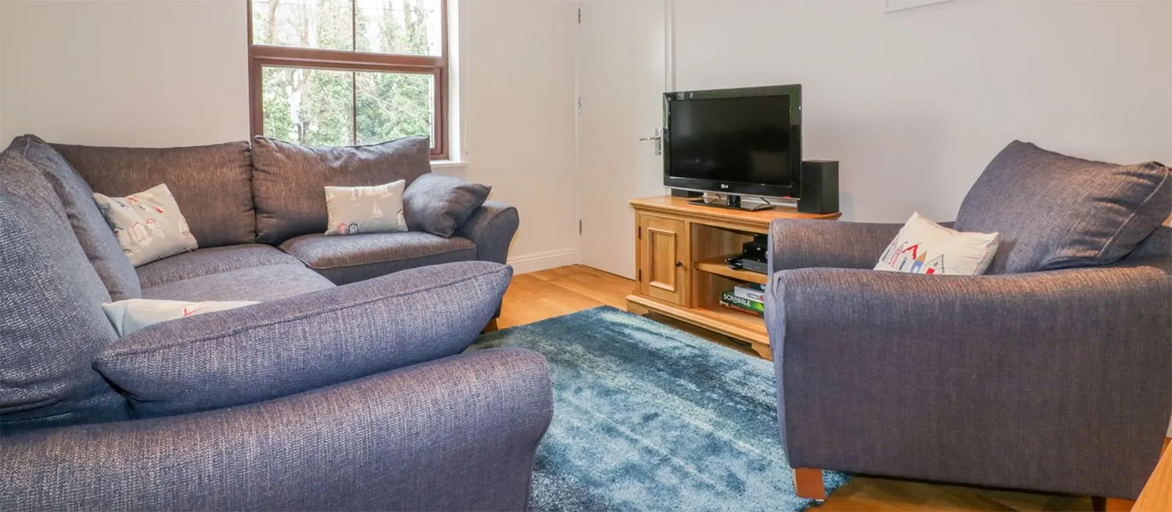 The Beach Hut, Crantock is a modern three bedroom three bathroom terraced house with deck & terrace for BBQs. Well appointed kitchen with dishwasher and washer / dryer. Nicely furnished inside & out. Parking for one car. Walk to shops, pub & beach.