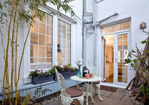 The courtyard at The Beacon at Harbour Lights, Brixham