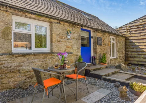 The front patio & outdoor sitting area at The Bearoak Shippon, Michaelstow