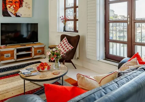 The Boat Yard, Brixham is a stylish harbourside retreat with stunning marina views and modern comforts. Enjoy a private terrace perfect for al fresco dining, three comfortable bedrooms, and prime location for exploring Devon's coastal treasures.
