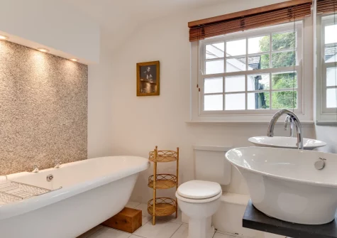 The bathroom at The Boathouse, Little Petherick