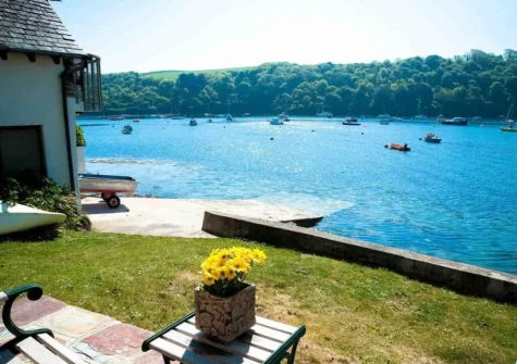 The garden & outdoor sitting area at The Boathouse, St Mawes