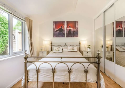 The bedroom at The Cabin Retreat, Luxulyan