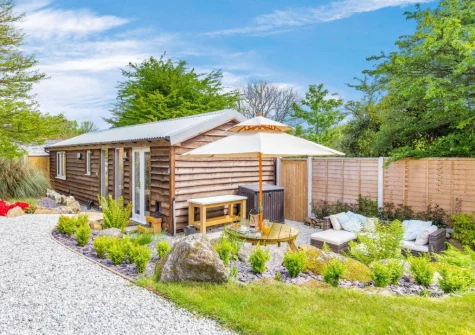 The patio, alfresco dining area & garden at The Cabin Retreat, Luxulyan