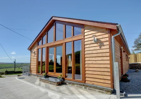 The Cart Linhay is full of personality, where stylish, modern finishes sit alongside large oak beams & feature stone walls