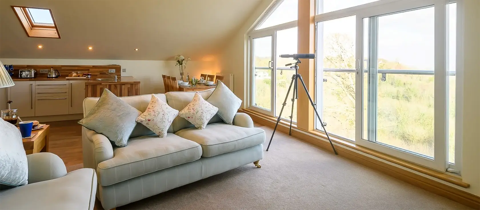The Cliffs At Babbacombe, Babbacombe is a luxurious penthouse with stunning sea views across the English Channel, offering a perfect blend of comfort and elegance, ideal for families & couples. It's close to the Cliff Railway and local attractions.