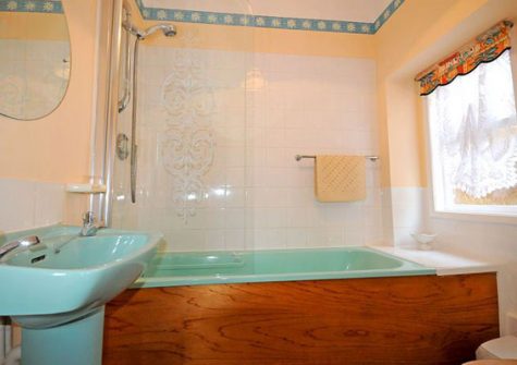 The bathroom @ The Coach House