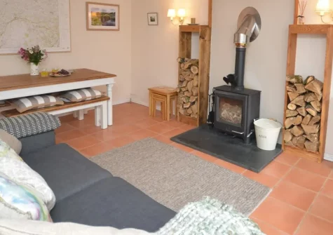 The Coach House, Whiddon Down is an enchanting two-bedroom cottage nestled within 198 acres of farmland. Enjoy a dog-friendly retreat with an all-day sun garden, wood burner, and easy Dartmoor access - perfect for memorable family escapes.