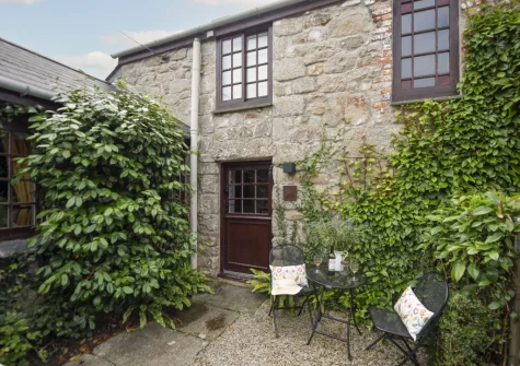 The small enclosed garden & outdoor sitting area at The Corner Cottage, Carnhell Green