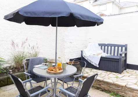The courtyard garden & alfresco dining area at The Cottage, Budleigh Salterton