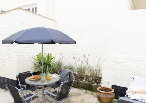The courtyard garden & alfresco dining area at The Cottage, Budleigh Salterton